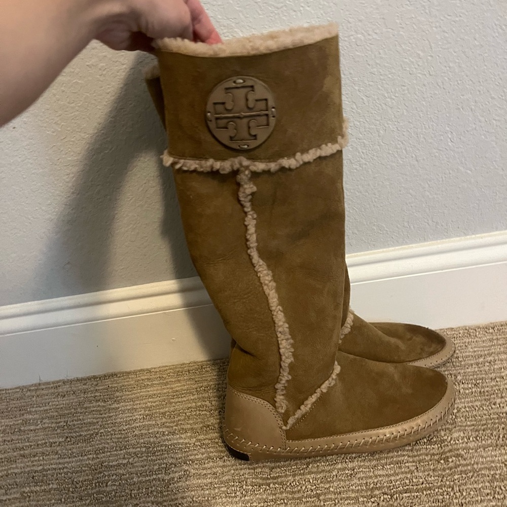 Tory Burch fleece-lined suede boots. Excellent condition. Fit like women’s 6